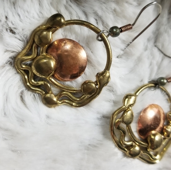Vintage Metal Artisan Circle Wave Earrings Copper and Gold Tones - Picture 4 of 7